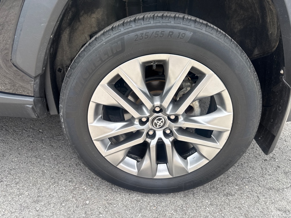 Photo 25 of this TOYOTA RAV4