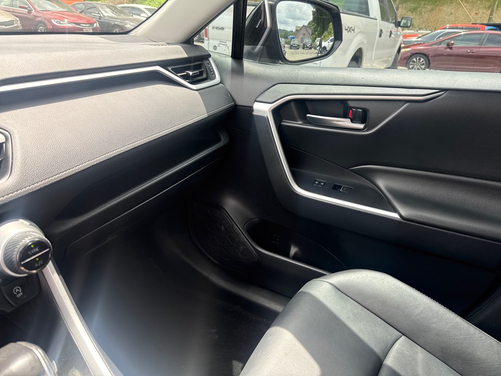 Photo 19 of this TOYOTA RAV4