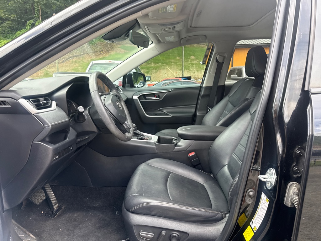 Photo 10 of this TOYOTA RAV4
