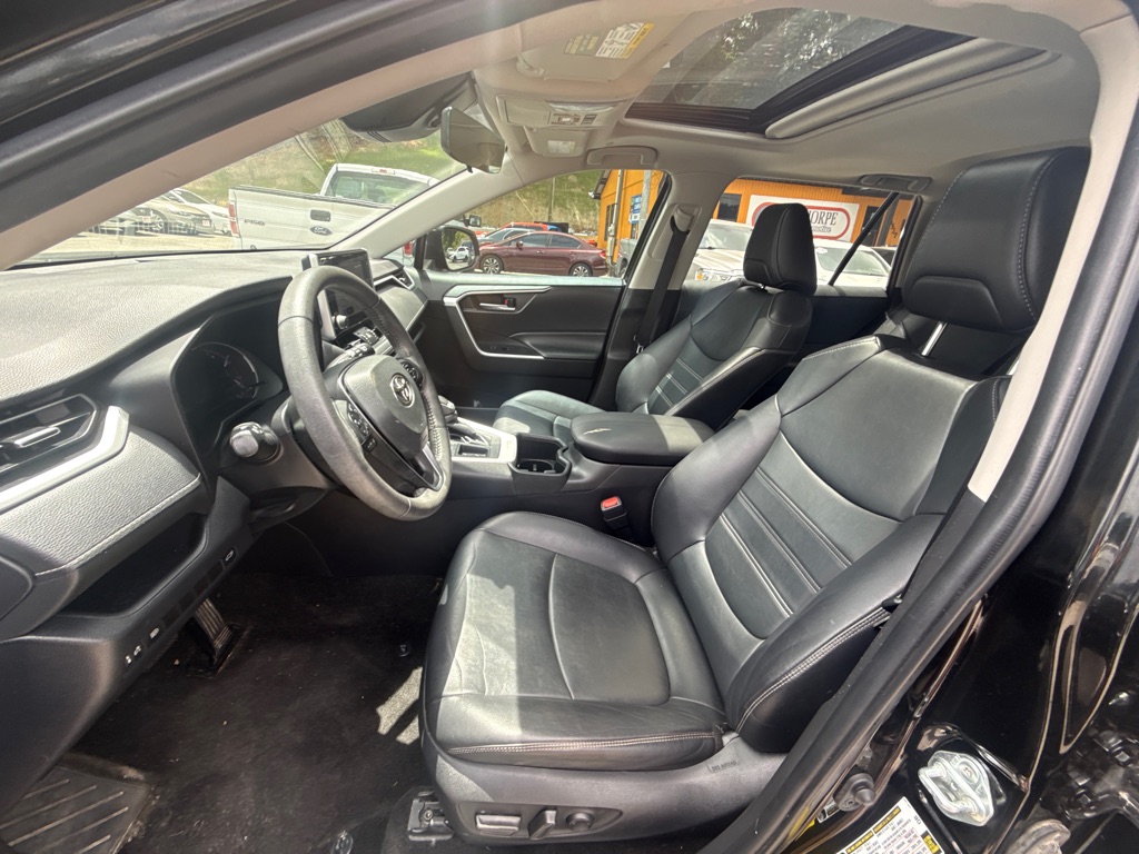 Photo 23 of this TOYOTA RAV4