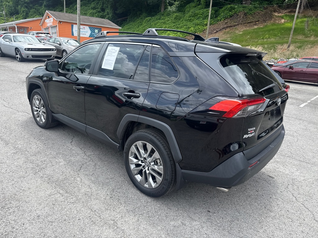 Photo 5 of this TOYOTA RAV4