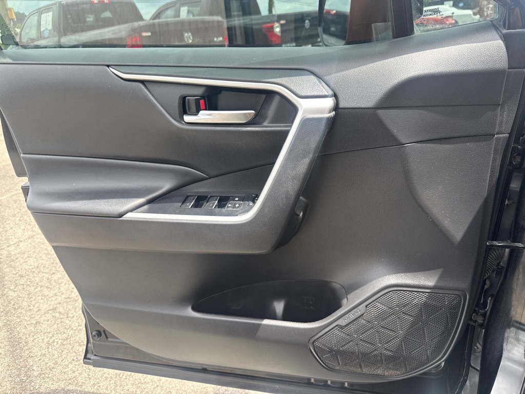 Photo 21 of this TOYOTA RAV4