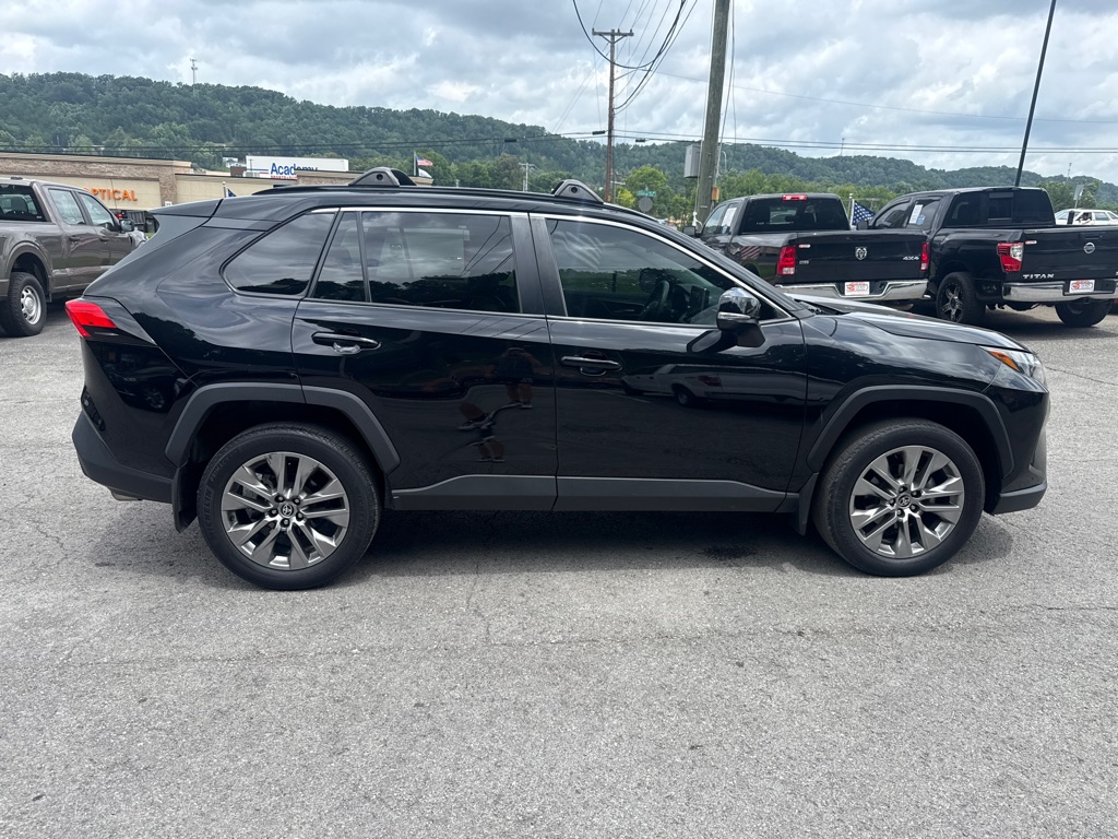 Photo 8 of this TOYOTA RAV4