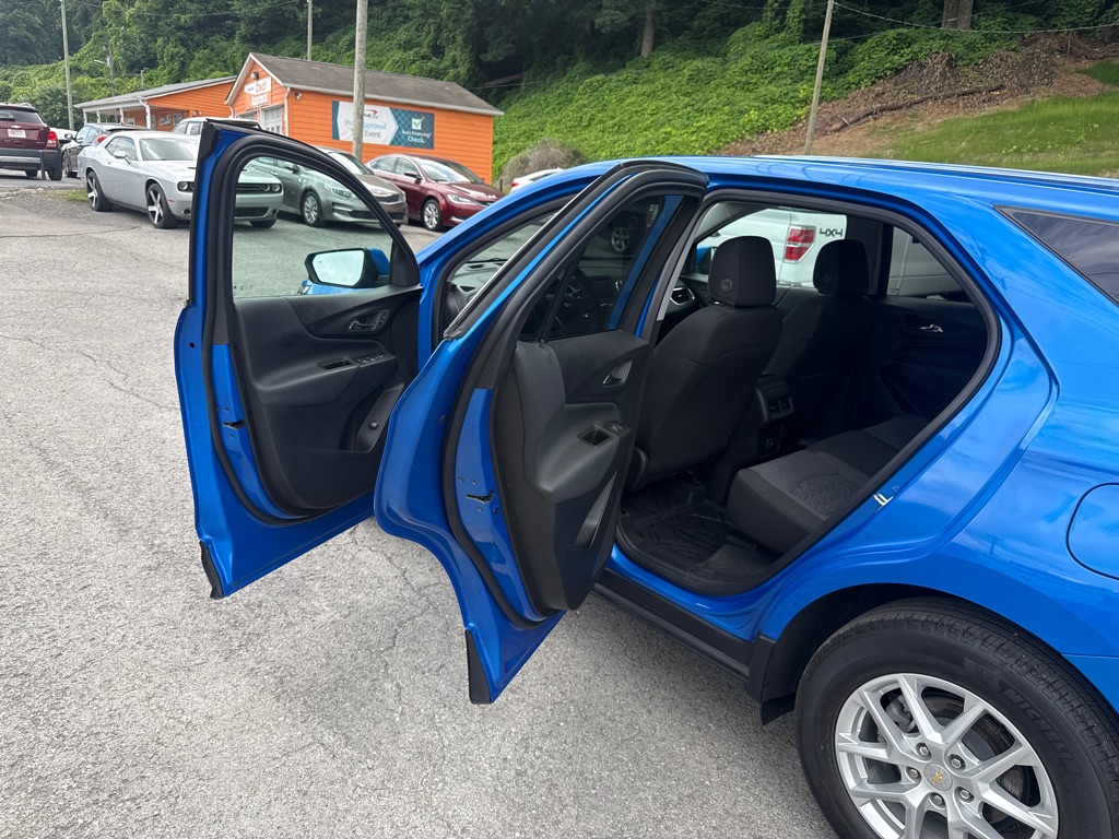 Photo 25 of this CHEVROLET EQUINOX