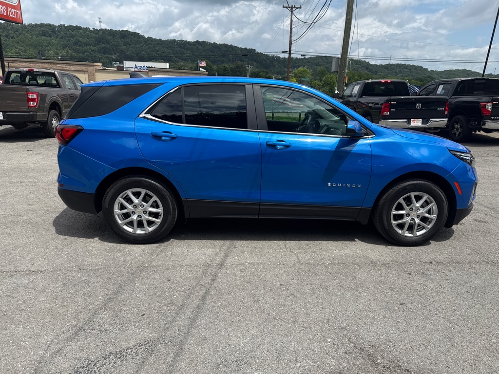Photo 8 of this CHEVROLET EQUINOX