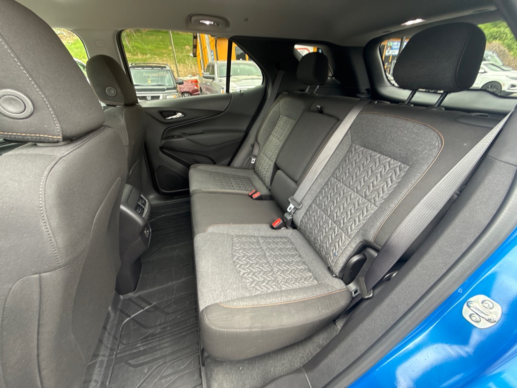 Photo 23 of this CHEVROLET EQUINOX