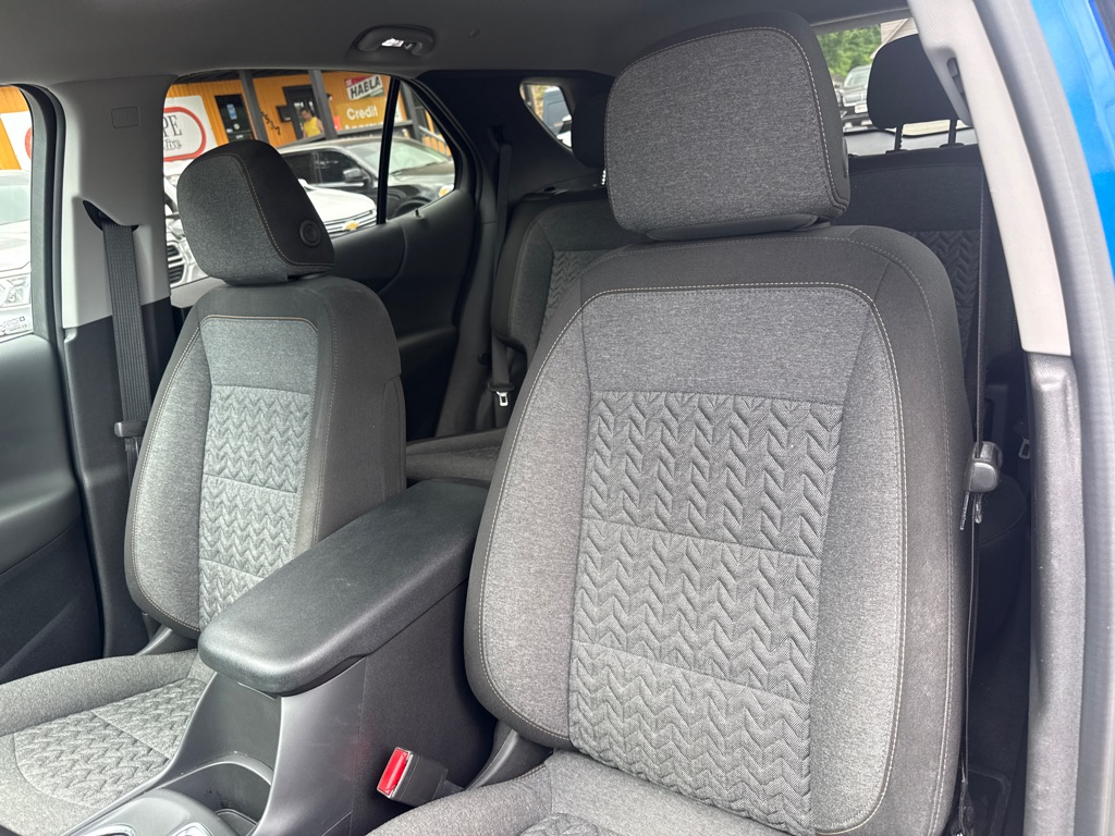 Photo 12 of this CHEVROLET EQUINOX