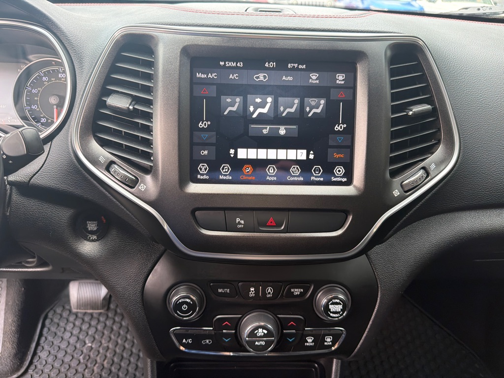 Photo 18 of this JEEP CHEROKEE