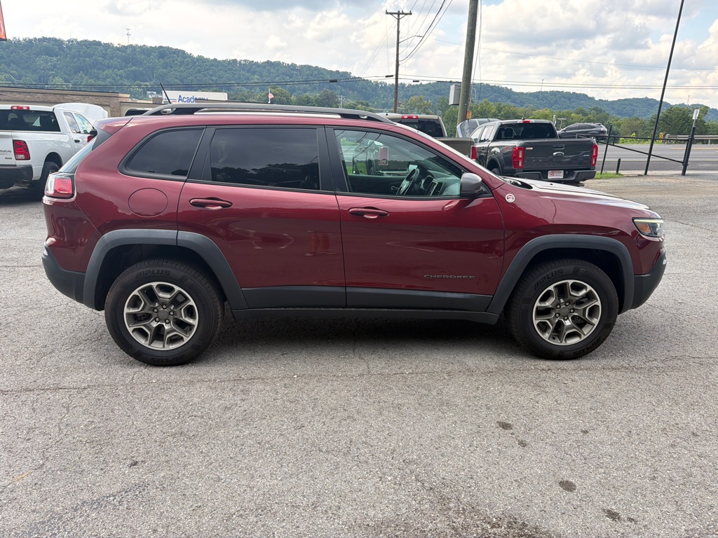 Photo 8 of this JEEP CHEROKEE