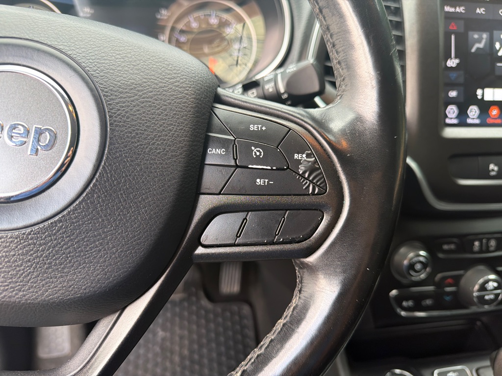 Photo 17 of this JEEP CHEROKEE