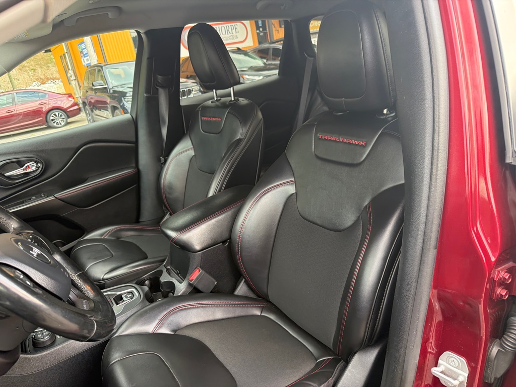 Photo 11 of this JEEP CHEROKEE