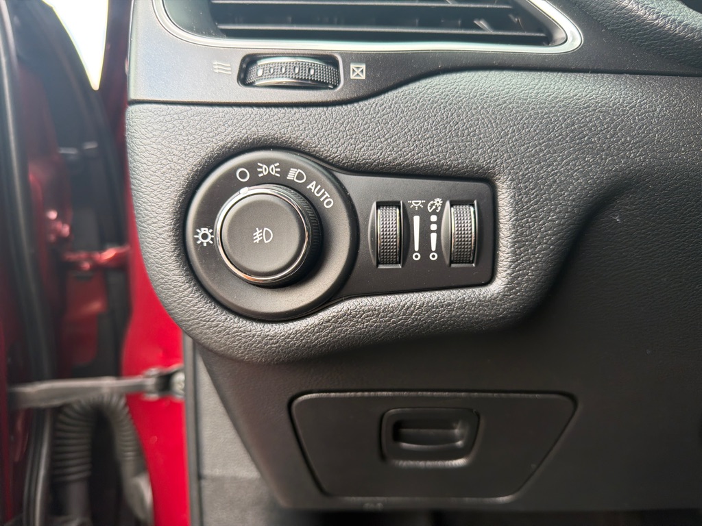 Photo 15 of this JEEP CHEROKEE