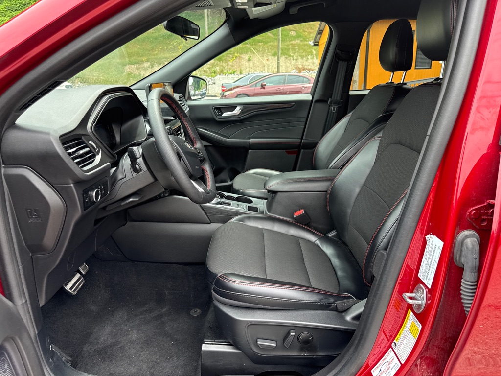 Photo 10 of this FORD ESCAPE