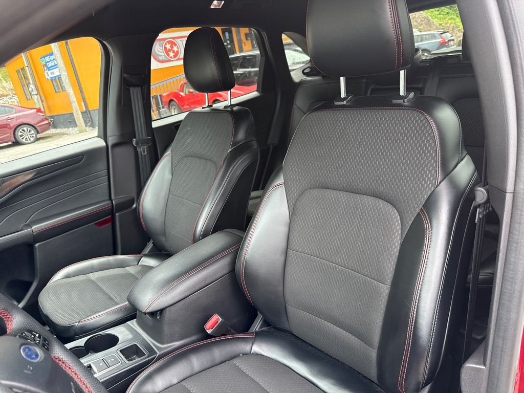 Photo 12 of this FORD ESCAPE