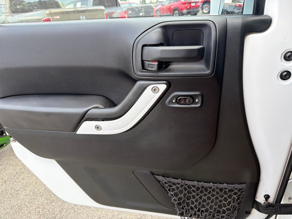 Photo 24 of this JEEP WRANGLER UNLIMI