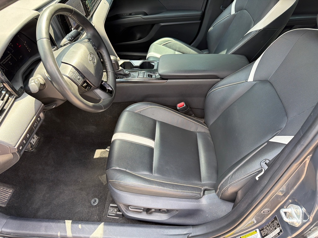Photo 12 of this TOYOTA CAMRY