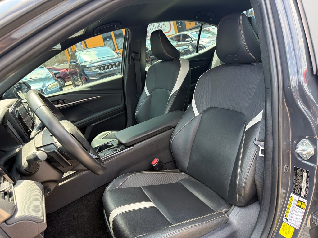 Photo 11 of this TOYOTA CAMRY