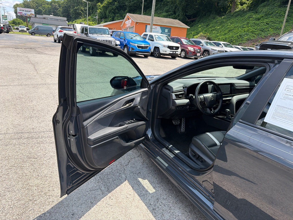 Photo 9 of this TOYOTA CAMRY