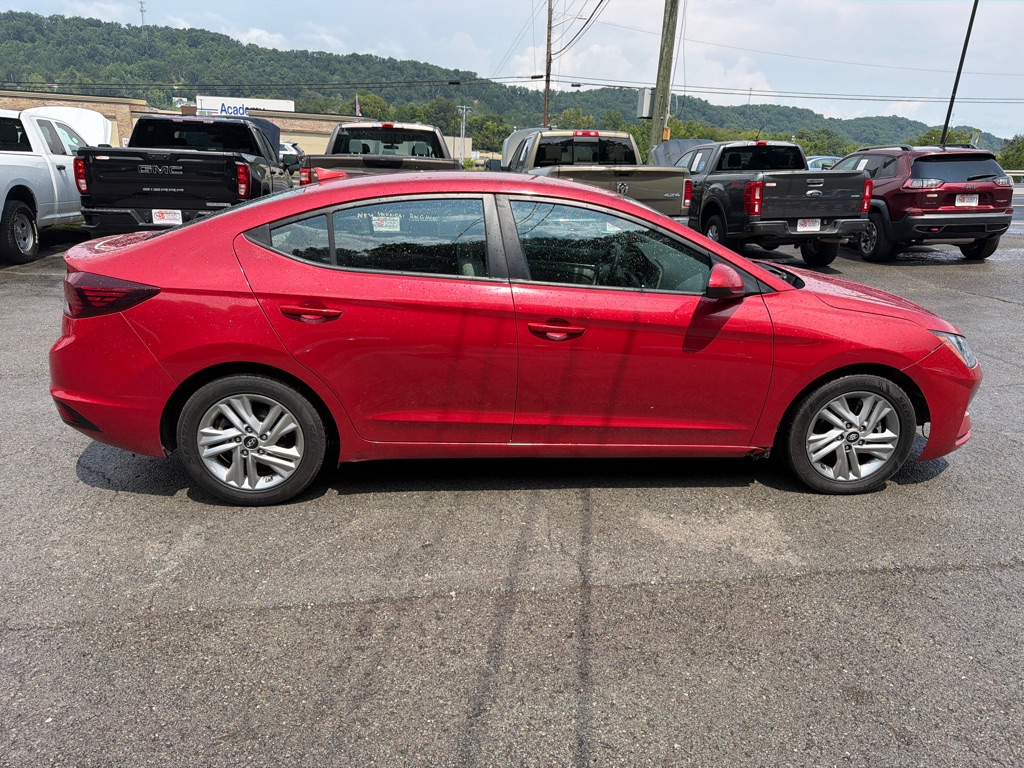 Photo 8 of this HYUNDAI ELANTRA