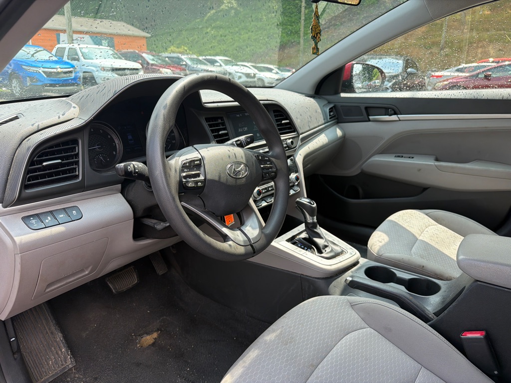 Photo 10 of this HYUNDAI ELANTRA