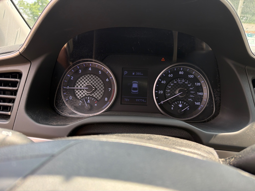 Photo 14 of this HYUNDAI ELANTRA