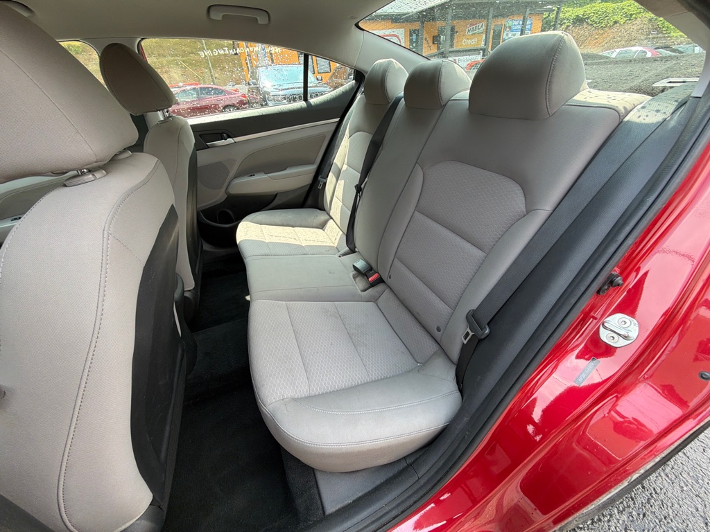 Photo 20 of this HYUNDAI ELANTRA