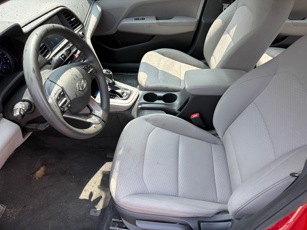 Photo 12 of this HYUNDAI ELANTRA
