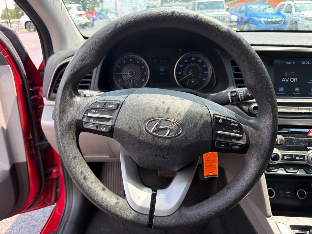 Photo 13 of this HYUNDAI ELANTRA