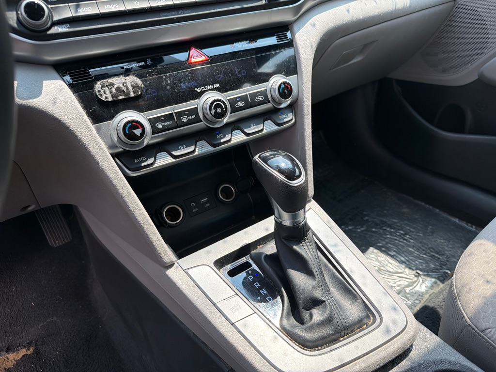 Photo 16 of this HYUNDAI ELANTRA