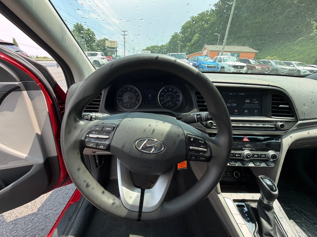 Photo 18 of this HYUNDAI ELANTRA