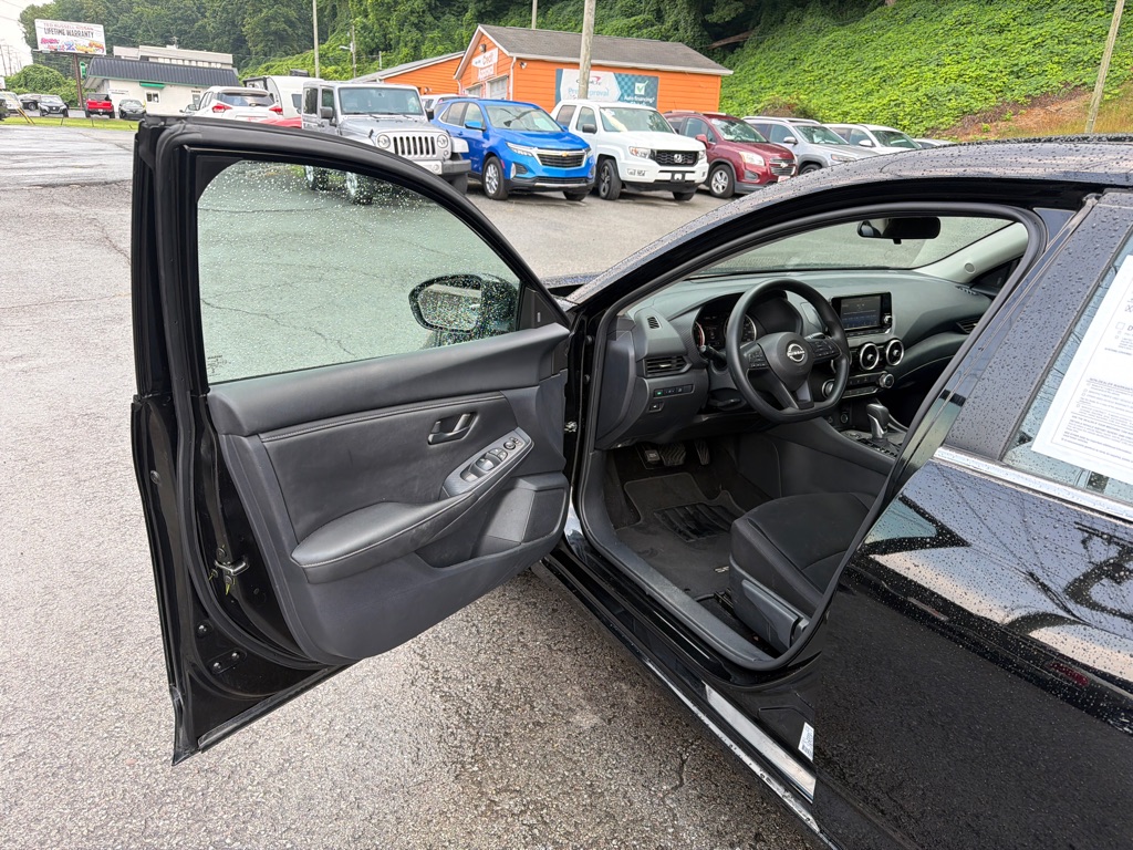 Photo 9 of this NISSAN SENTRA