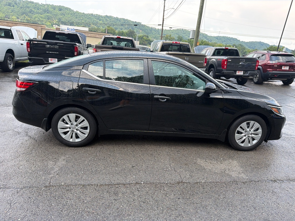 Photo 8 of this NISSAN SENTRA