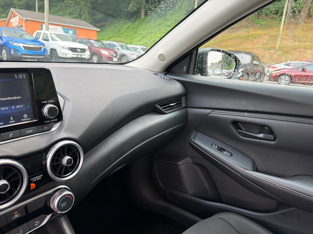 Photo 18 of this NISSAN SENTRA