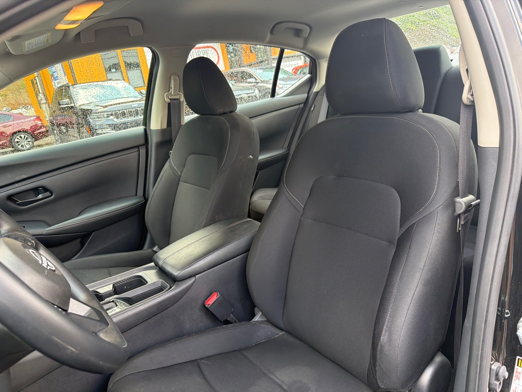 Photo 11 of this NISSAN SENTRA