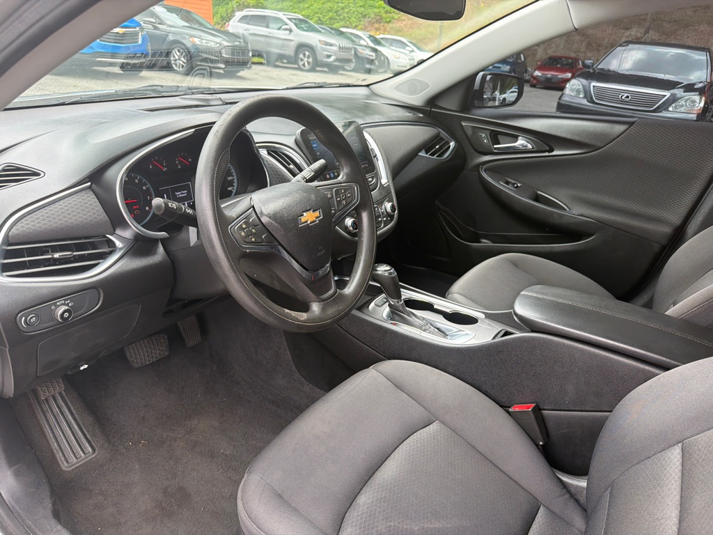 Photo 10 of this CHEVROLET MALIBU