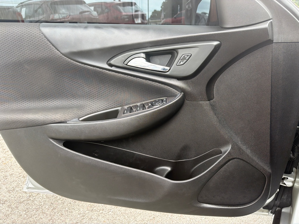 Photo 17 of this CHEVROLET MALIBU