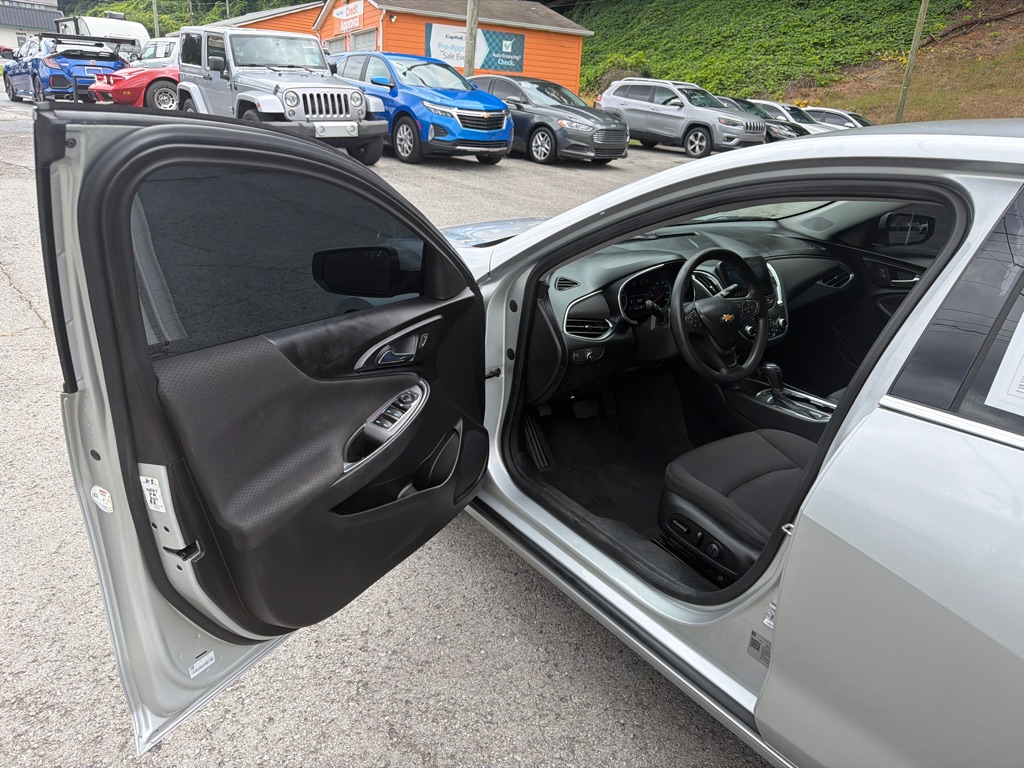 Photo 9 of this CHEVROLET MALIBU