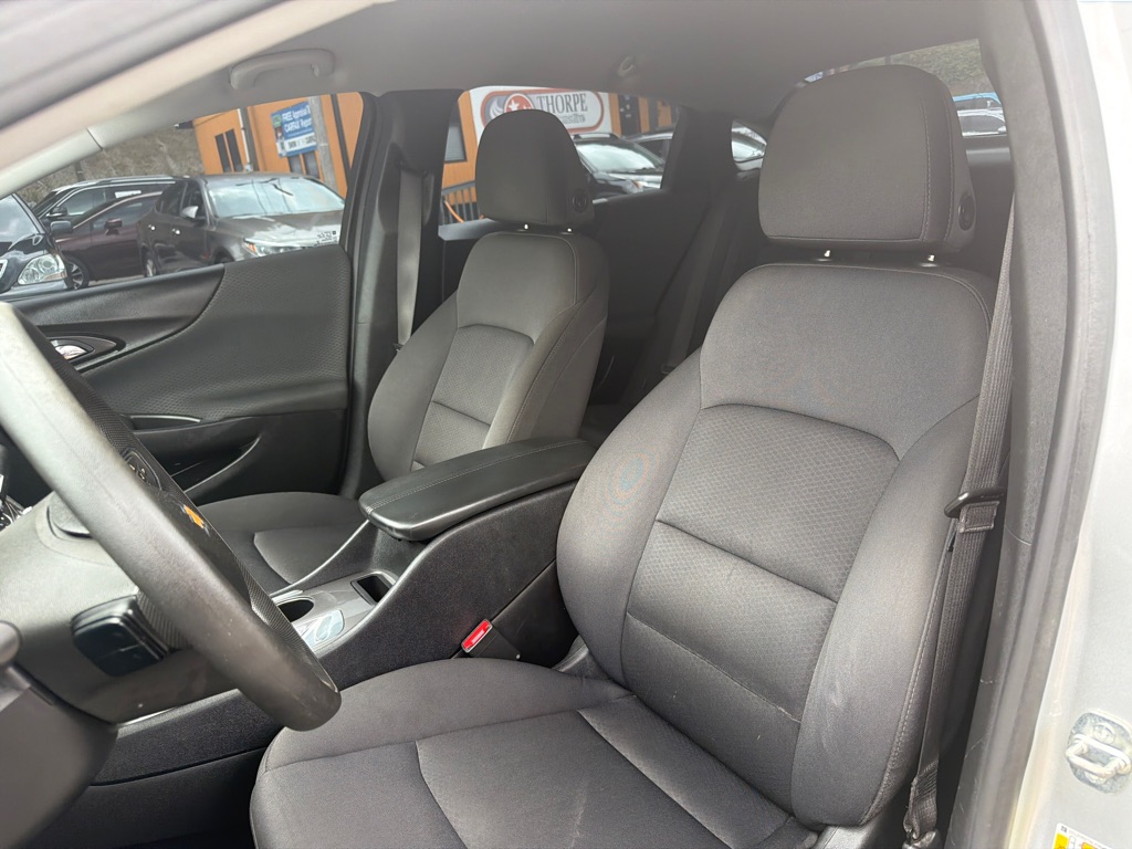 Photo 11 of this CHEVROLET MALIBU
