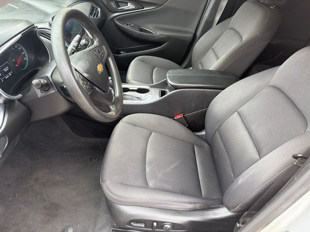 Photo 12 of this CHEVROLET MALIBU