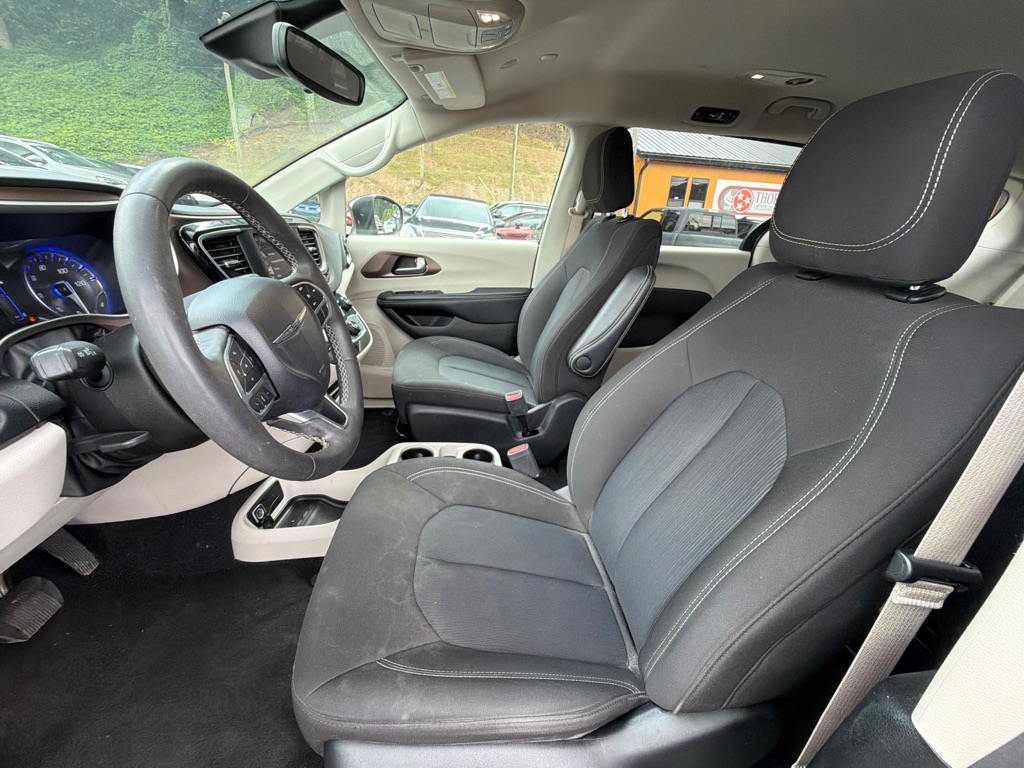 Photo 18 of this CHRYSLER VOYAGER