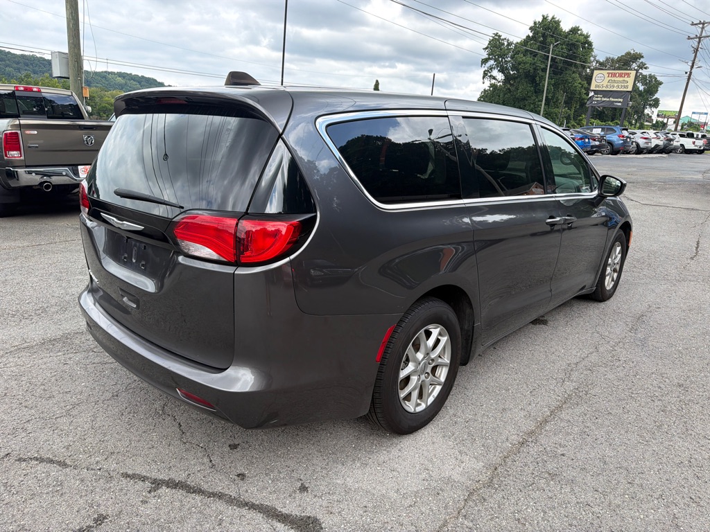 Photo 7 of this CHRYSLER VOYAGER