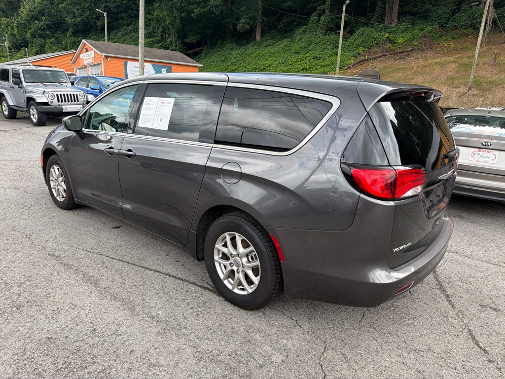 Photo 5 of this CHRYSLER VOYAGER