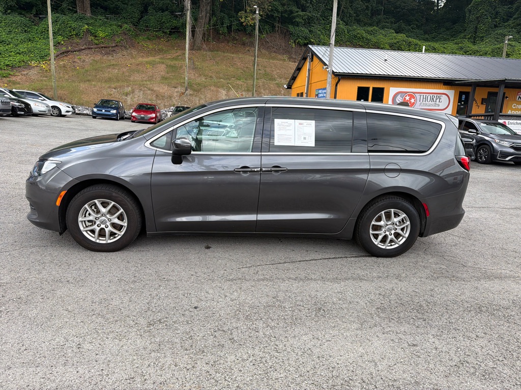 Photo 4 of this CHRYSLER VOYAGER