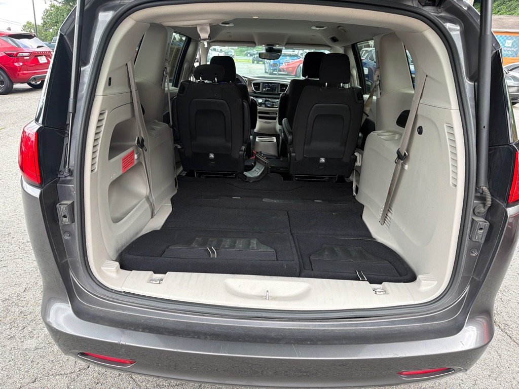 Photo 22 of this CHRYSLER VOYAGER