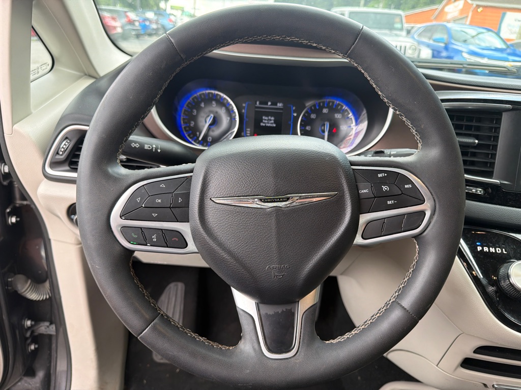 Photo 13 of this CHRYSLER VOYAGER
