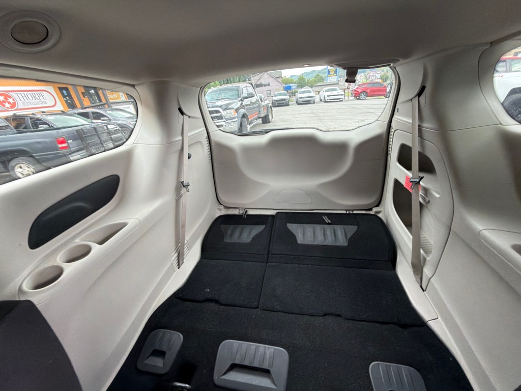Photo 21 of this CHRYSLER VOYAGER