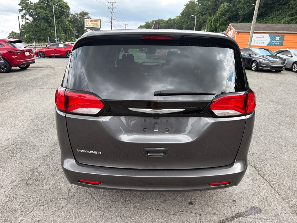 Photo 6 of this CHRYSLER VOYAGER