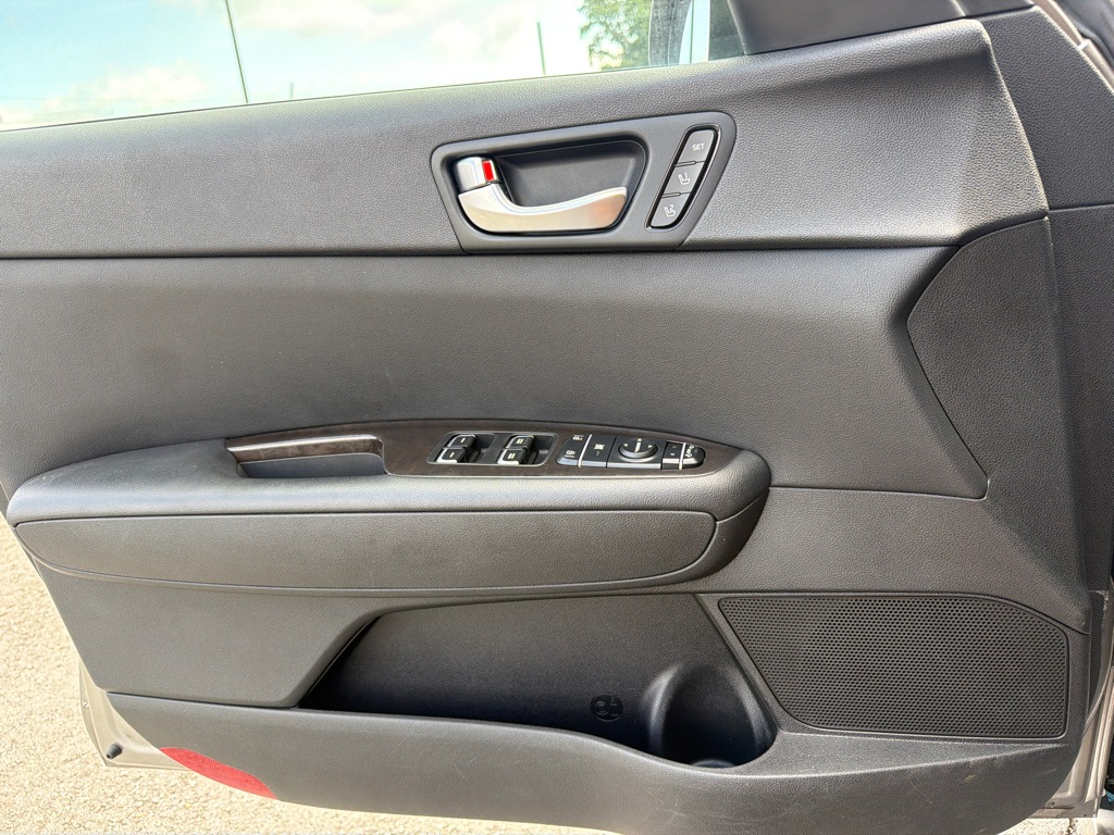 Photo 19 of this KIA OPTIMA