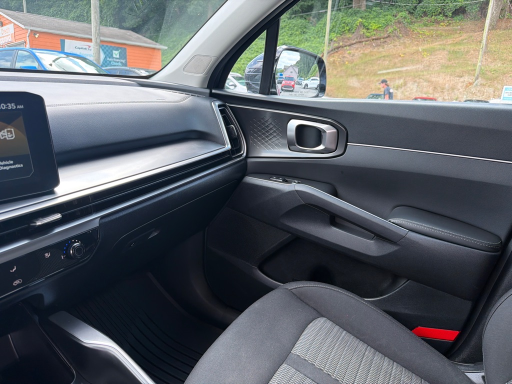 Photo 17 of this KIA SORENTO