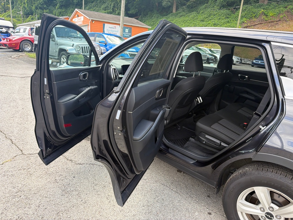 Photo 21 of this KIA SORENTO